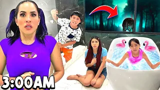 EL ÚLTIMO en SALIR del BAÑO CON TODO EL TEAM GANA $100,000 🛀🏻😨 | Karla Bustillos