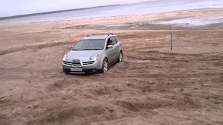 Subaru Tribeca B9 в песке