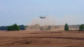 180523 - 2 chinooks oefenen op de oirschotse heide (2 chinooks practicing )