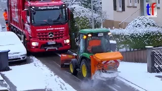 **Little Tractor Stopped Mercedes Truck** JOHN DEERE 3720 Snowplow / Winterdienst, Germany, 2017.