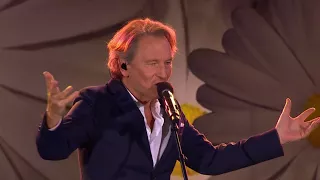 Tomas Ledin avslutar allsångsåret med medley - Lotta på Liseberg (TV4)