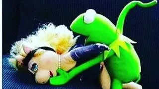 #Devonentertainment #misspiggy is still creeping   with #Kermitthefrog