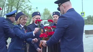 Сотрудники прокуратуры возложили цветы к мемориалу «Воинам-сибирякам»