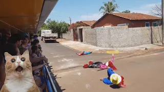 PERSONAGENS DANÇANDO-QUE TIRO FOI ESSE? NA CARRETA DA ALEGRIA