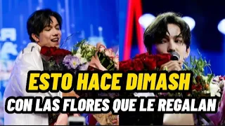 ESTO HACE DIMASH CON LAS FLORES QUE LE REGALAN DESPUÉS DE CADA CONCIERTO