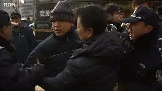 BBC中文网视频：警察驱散采访许志永案记者