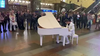 Passengers listening piano at the train station