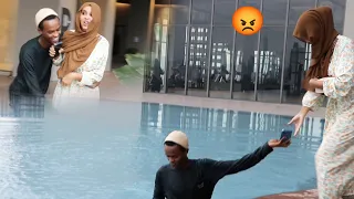 PRANK HAZAZI  OO SWIMMING KU RIDAY XANAAQA ADUUNKA