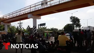 Unos 3,000 migrantes le exigen a México que les dé papeles | Noticias Telemundo