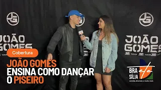 João Gomes ensina como dançar o piseiro