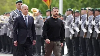 Selenskyj zu Besuch in Berlin: "Danke Deutschland!"