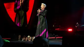 PINK - Who Knew (live from Vienna - Front Of Stage)