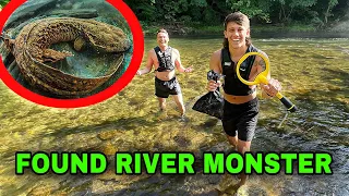 Found Unexpected RIVER MONSTER while Searching For Treasure!! (HELLBENDER)