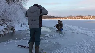 Три центнера на тонком льду. Открыли сезон подлёдной рыбалки на Чепце.