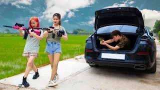 LD Rampage: Enemy hide in the car and surprise attack Two Girl | funny Nerf gun Free fire gaming