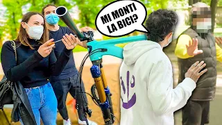 CHIEDO A SCONOSCIUTI DI MONTARE LA MIA BICI!