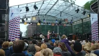 Opening Bevrijdingsfestival Breda 2012 (Premier Mark Rutte, Guus Meeuwis); ontsteken bevrijdingsvuur