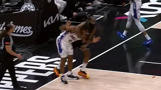 James Harden puts Tyrese Maxey in a headlock mid-game 😂