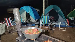 pescamos e acampamos e fizemos uma moqueca top no fogaõ de lenha novo