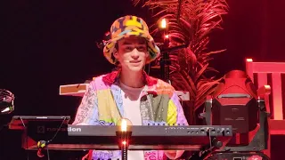 Jacob Collier performs an encore in Atlanta