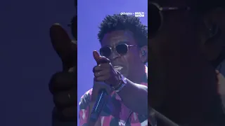 Seu Jorge canta 'Mina do Condomínio' no #TheTown2023NoMultishow 🔥 | The Town 2023 #shorts