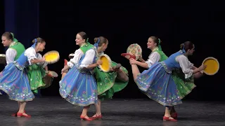 "Танец с бубнами", ансамбль "Ожерелье". "Dance with tambourines", ensemble "Necklace".