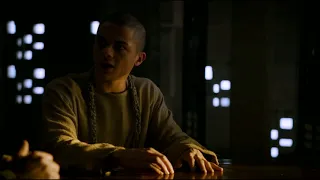 Daario and Grey Worm find a member of the Sons of the Harpy 502   HD
