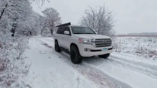 200 Series Land Cruiser Having Fun in the Snow