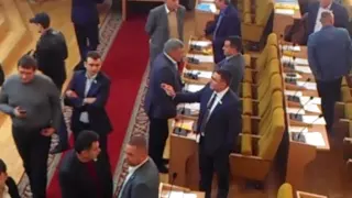 Видео БлиNКом Кухта отказывается голосовать в бардаке