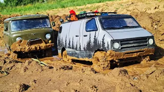 The Soviet UAZ showed who is the KING on the roads! ... GMC 4x4 did its best! RC off-road