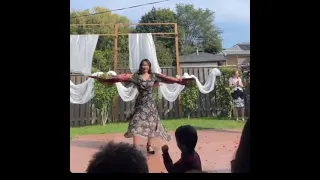 Уйгурская танец на свадьбе в Канаде