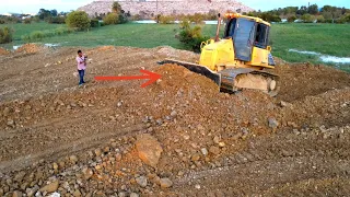 Wonderful Extreme Power  Bulldozer Komat'su DR-51-PX Pushing Stone Land Filling Very quickly