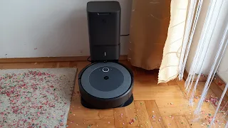 Roomba i3+ vs. BIG confetti mess 🎊 (special request of @mlxckkisaslipperyboi )