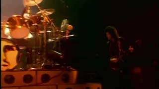 QUEEN - Don't Stop Me Now (live LONDON Hammersmith Odeon 26-12-1979)