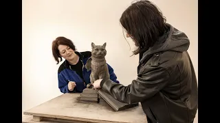 Video: Making the Bob the Street Cat memorial on Islington Green in London by sculptor Tanya Russell