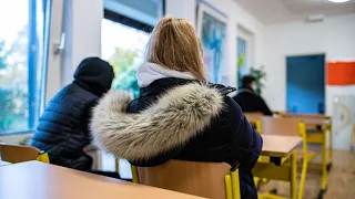 Schulstart nach den Herbstferien: Lüften und warm anziehen