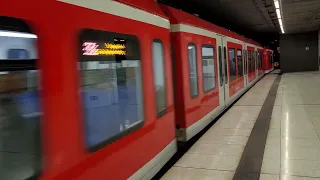 DB ET 490 bekommt Nothalt im Haltepunkt Landungsbrücken,  26.04.23
