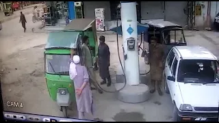 Timepss -  Cylinder blast at CNG station in Peshawar CCTV video