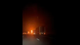 Грузовик сгорел дотла ночью на трассе «Таврида» в Крыму
