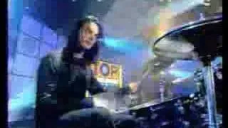 Placebo - Protege Moi (live @ Top Of The Pops 2004)