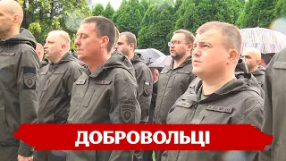 "Я готовий захищати свій дім": Пів сотні добровольців склали присягу на вірність Україні