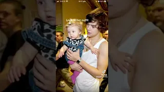 Harry and baby lux in 2022 (omg this is so cute) #harrystyles #asitwas