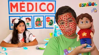 Maria clara es una buena doctora | Pretend Play with doctor toys