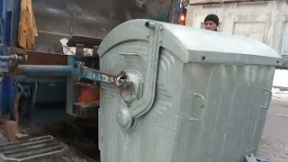 Синій сміттєвоз ековей забирає сміття на Сихові!!! ♻️🚛🗑️♻️