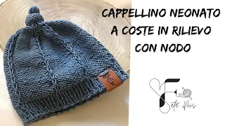 Cappellino neonato a coste in rilievo con chiusura a nodo/knitted baby hat