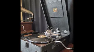 中原 美紗緒 ♪あわれなジャン♪ 1956年 78rpm record. HMV Model No 102 Gramophone