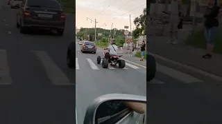 мужик ебанути ездить на дороге общего пользования