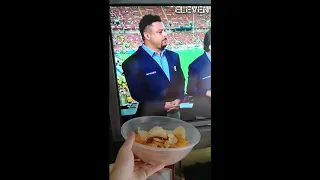 🇧🇷 Ronaldo vs Chips  😁 He just can't resist !❤