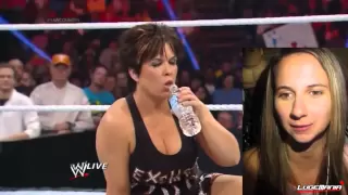 WWE Raw 11/18/13 Vicki Guerrero vs AJ Lee Live Commentary