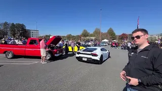 Supercars doing stuper car stuff